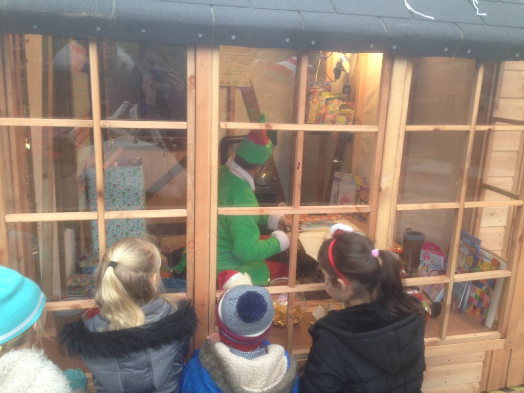 karrrren's tweet photo. Loved seeing Santa's right hand man hard at work today. Brilliant job @BettsOfBrandon #burychristmasmarket https://t.co/aWZy8jVZ4o