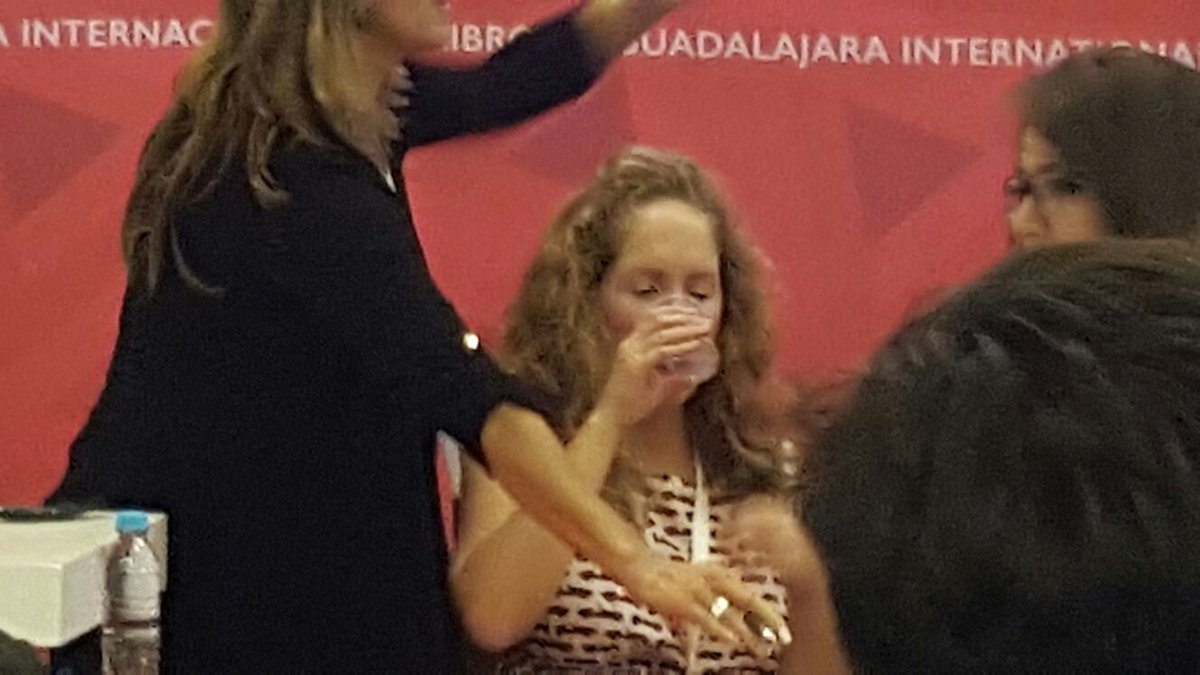 Rusher_1Forever's tweet photo. @becfitzpatrick Thank you very much for making my dream a reality,Mexico  loves you're the best writer 
#HushHush https://t.co/LIAJaSJF6A