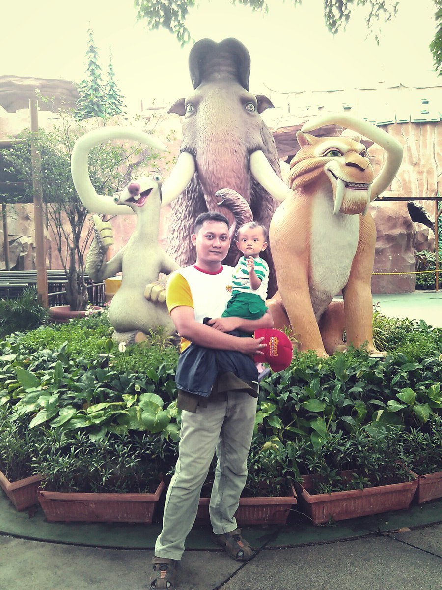 Sid, Manny, Diego ,, come on lets have fun #indosatOoredoo #FamilyDoFun