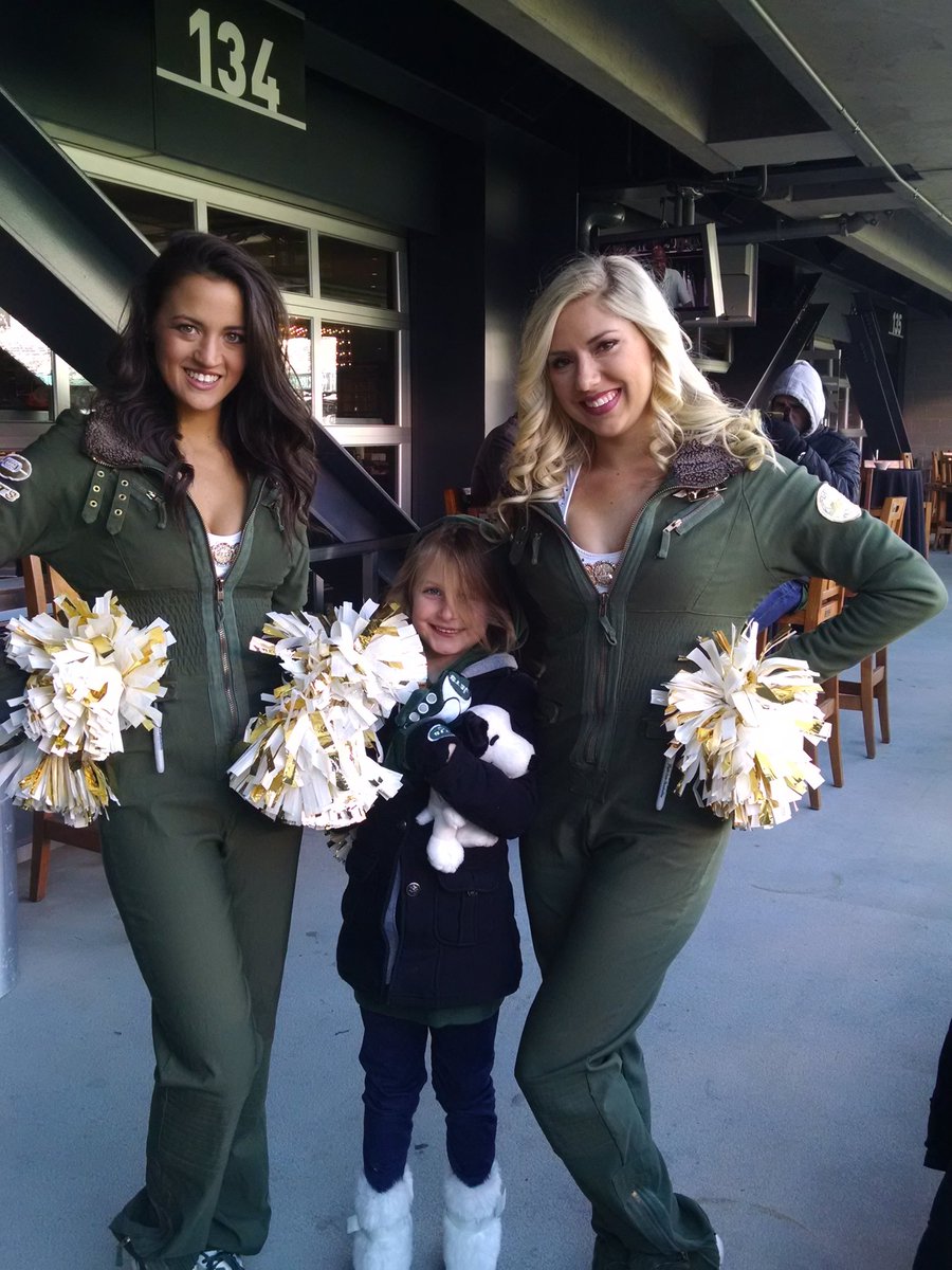 Fun with the Flight Crew!! #JetsSelfie