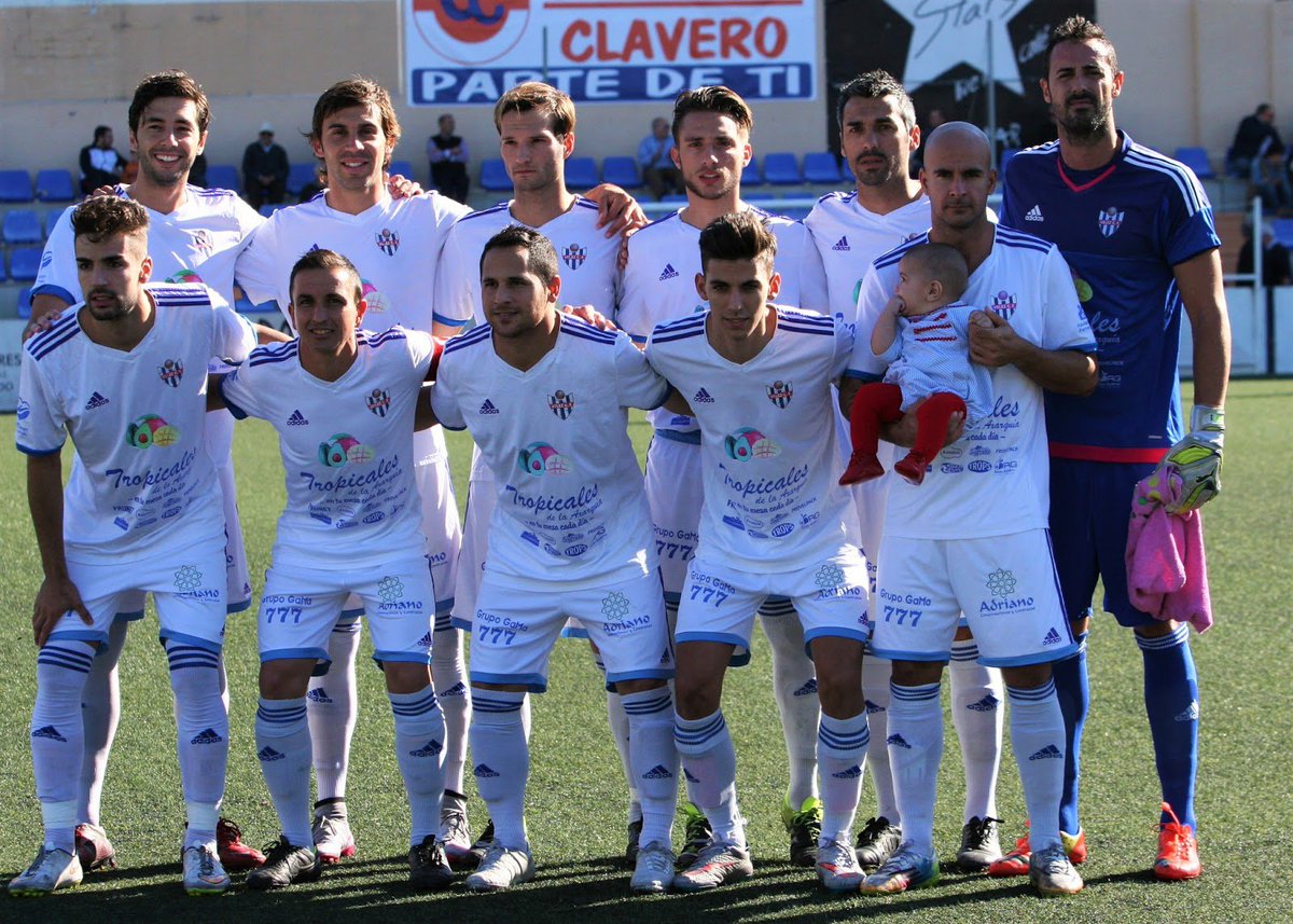 VELEZCFoficial's tweet photo. #VélezCF 4-0 @CDRondaOficial
Francis, Damián, Ale, Nacho, Oli, G.Márquez, D.Moreno, Tejada, Diego, Vergara y Gallego https://t.co/IZEQj5ptwe