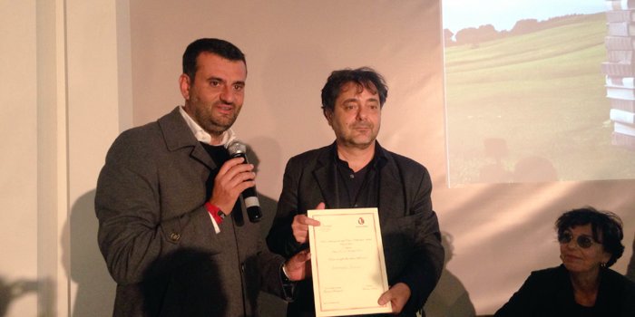 radiolabcatania's tweet photo. #TommasoPincio ha vinto il #PremioSinbad. Lo intervistiamo tra poco a Ita(g)liano per principianti su radiolab.it! https://t.co/kpC9rnAFCT