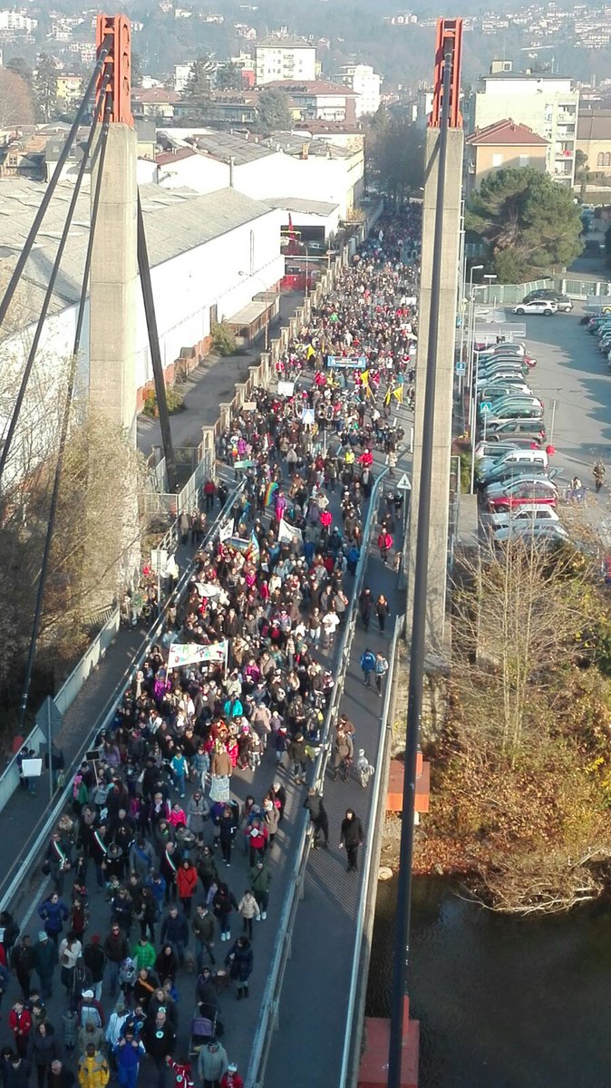 Oltre 2500 persone riunite per il clima...non abbastanza per la stampa che "CONTA"? #marciaperilclima #ClimateMarch