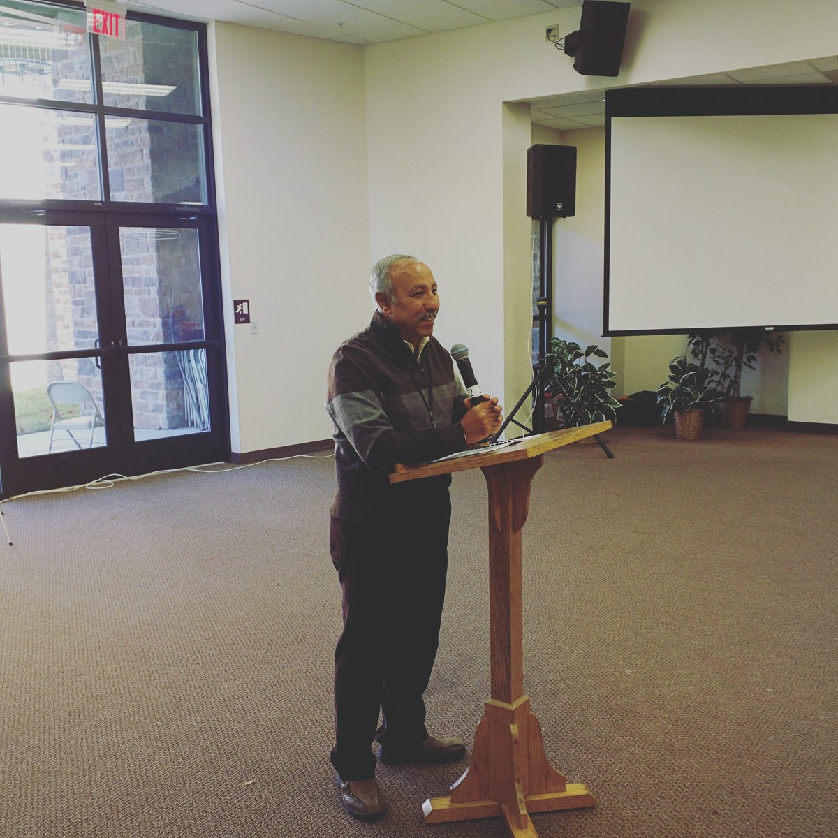 StPishoy's tweet photo. Conclusion session for #BiTS2015 by the man himself, Misho Matta! https://t.co/zb0MPEwrIB