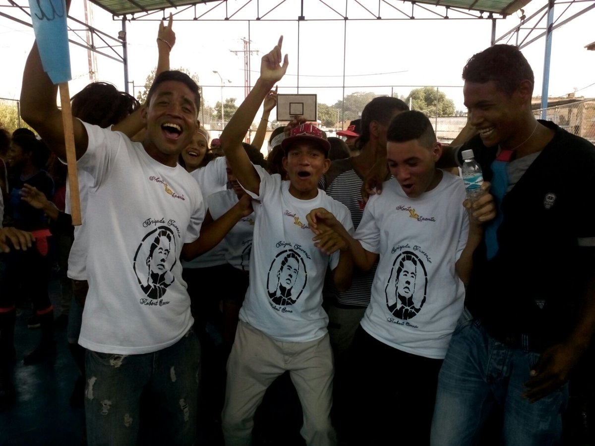 ComandoMaryPili's tweet photo. Juventud patriota y revolucionaria del Mcpio. #Sotillo comparte con la hija de Chávez .@marypilih https://t.co/LlfoyJ9azJ