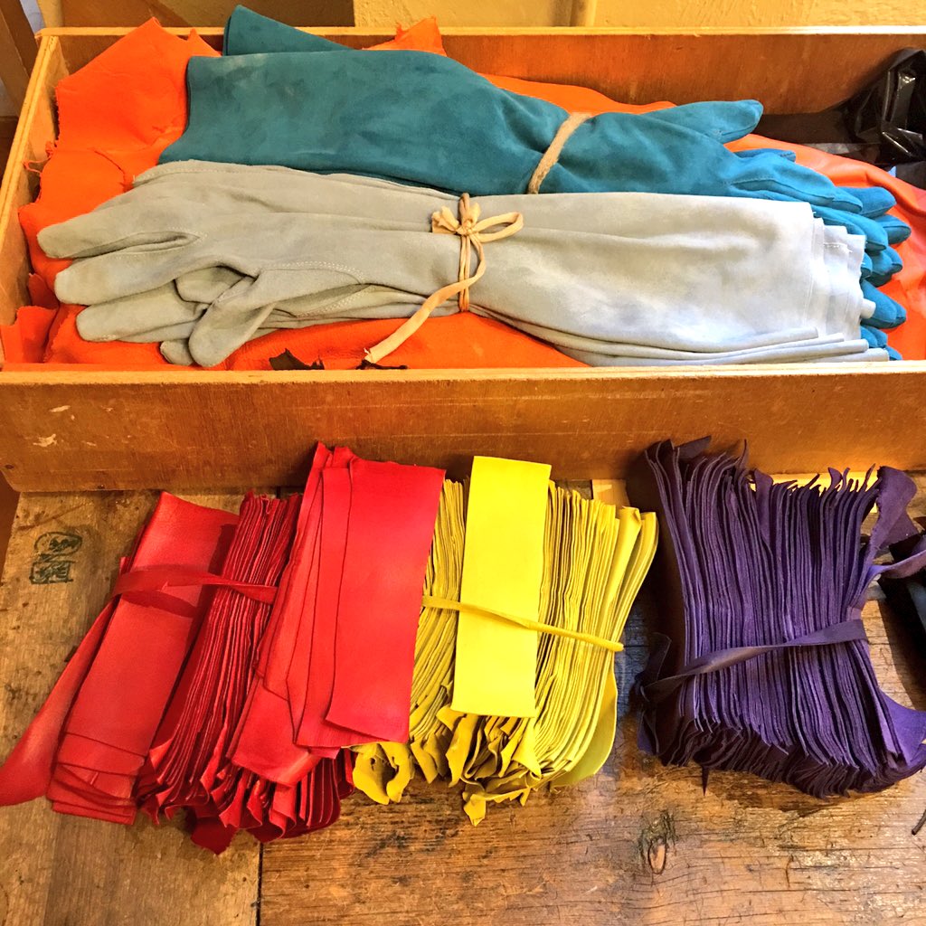 maisonfabre's tweet photo. Une riche idée avant noël? Pensez à visiter la ganterie Maison Fabre à Millau, visite gratuite gants prix fabricant https://t.co/8jsNM11FwO