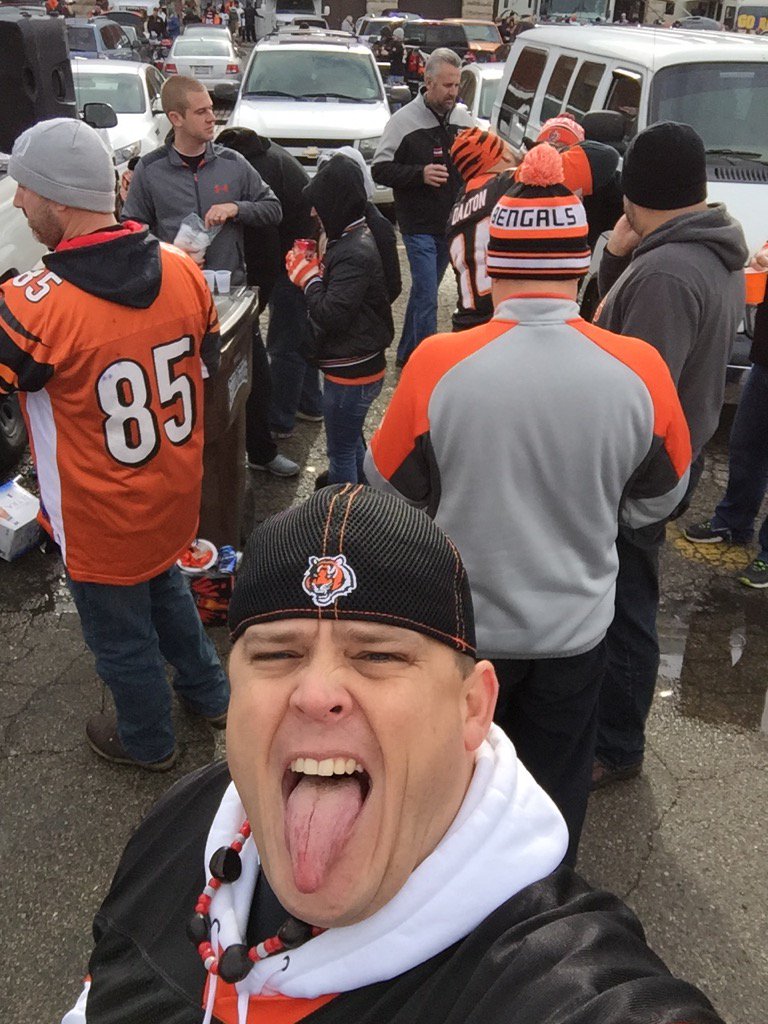 robschroeder33's tweet photo. This is how you tailgate!! Who Dey!!! https://t.co/oqSIOnWCqw