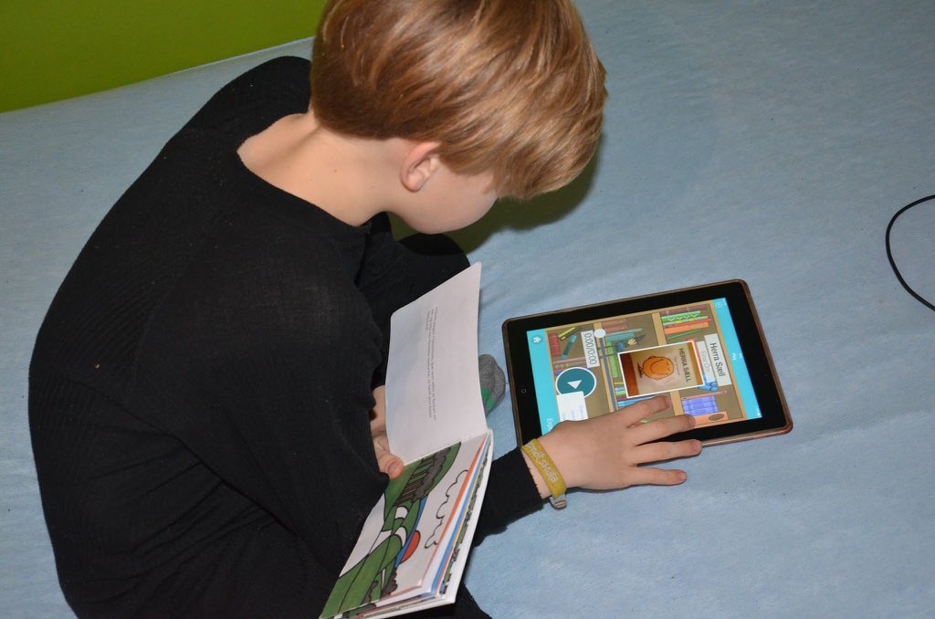 Einar Örn reading aloud at home using the app <a href="/BookRecorder/">Book Recorder App</a>. Recording books for his younger sister. <a href="/IngviHrannar/">Ingvi Hrannar</a>