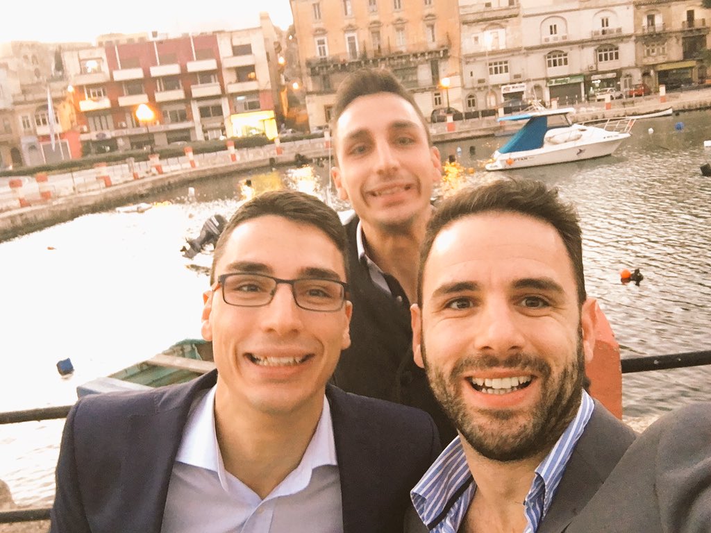 eddydeg's tweet photo. Delicious lunch right on the sea with bros and friends. #Fumia #SaMason https://t.co/m7ORBvhwg6