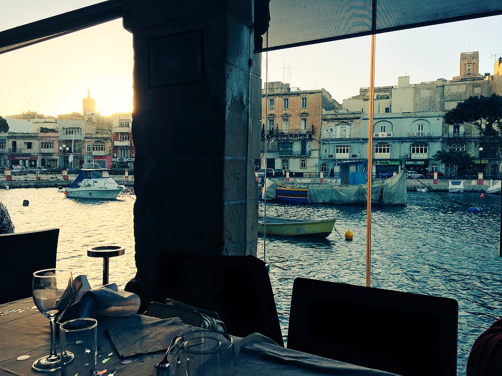 eddydeg's tweet photo. Delicious lunch right on the sea with bros and friends. #Fumia #SaMason https://t.co/m7ORBvhwg6