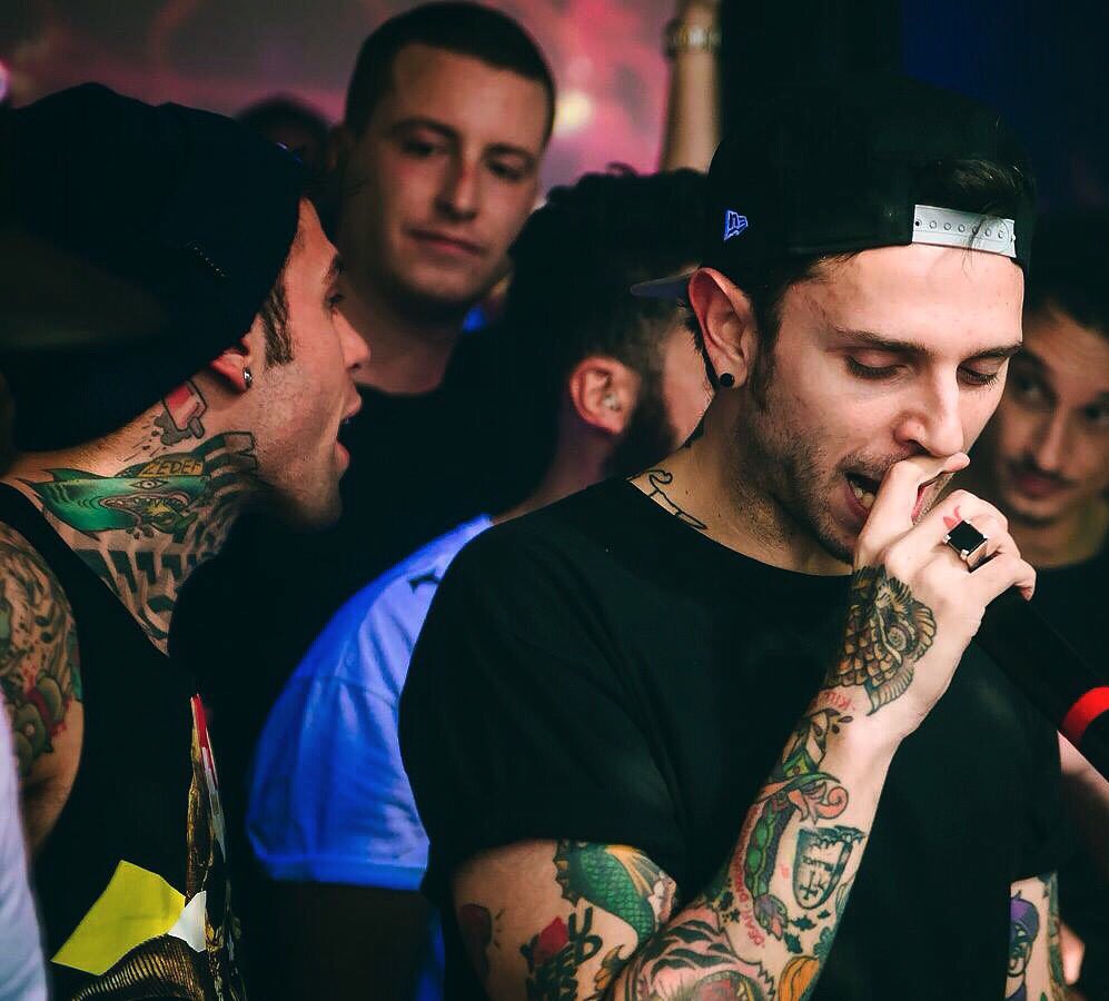 Fedez's tweet photo. ...E una foto col Danesio @DENNYLAHOME https://t.co/lftf7XwMQq