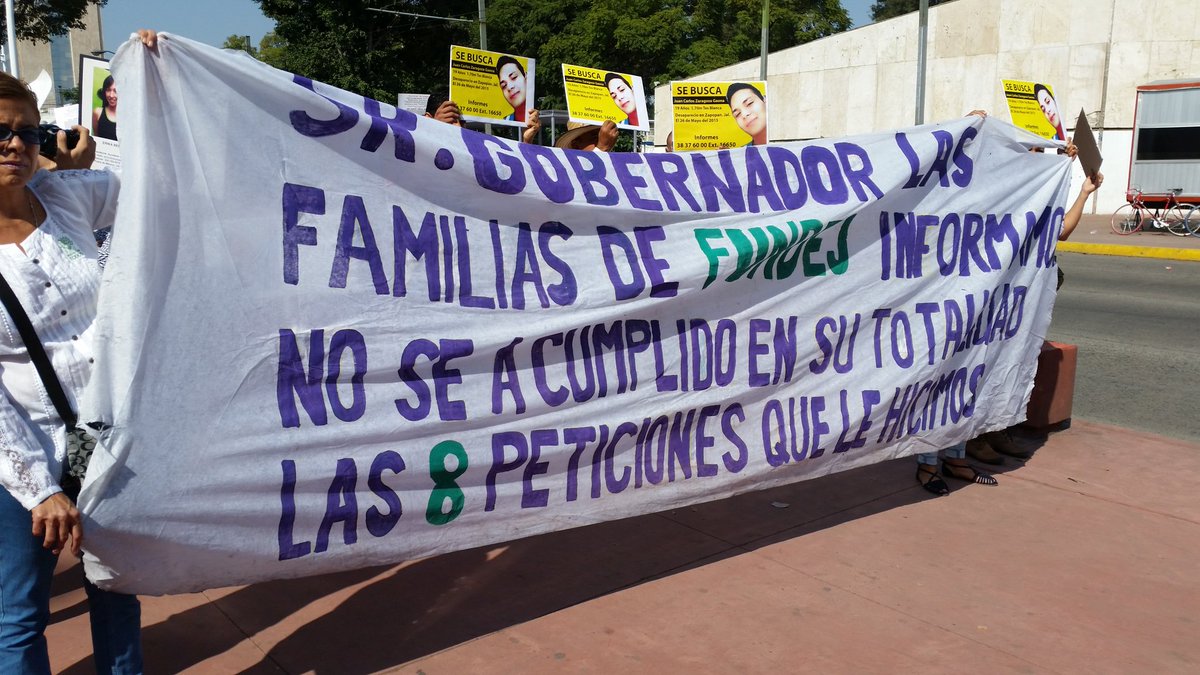 PorAmorAEllxs's tweet photo. #HastaEncontrarlos seguiremos exigiendo justicia. 
En #Jalisco nos faltan más de 26mil personas https://t.co/sHqECUMNS8