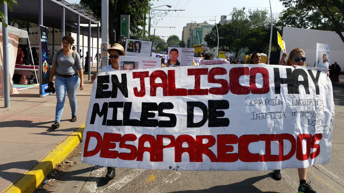 PorAmorAEllxs's tweet photo. #HastaEncontrarlos seguiremos exigiendo justicia. 
En #Jalisco nos faltan más de 26mil personas https://t.co/sHqECUMNS8