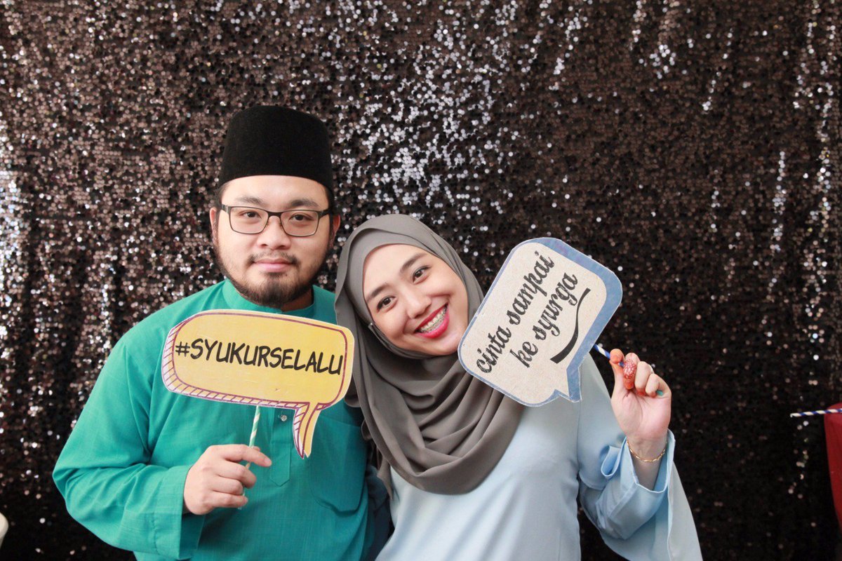 clickonmeinsta's tweet photo. Familiar happy faces at Zuriaty &amp; Syafiq Wedding ! 😊 https://t.co/h2luvvb2oi