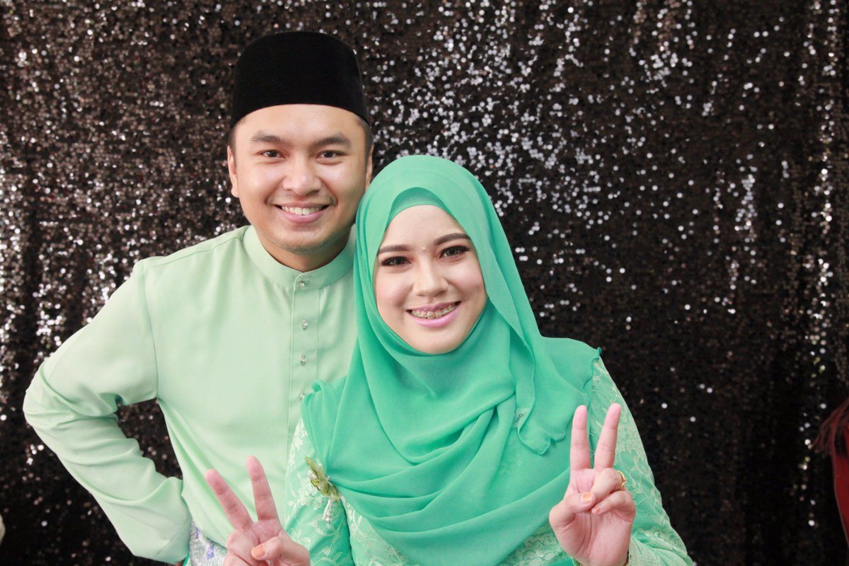 clickonmeinsta's tweet photo. Familiar happy faces at Zuriaty &amp; Syafiq Wedding ! 😊 https://t.co/h2luvvb2oi