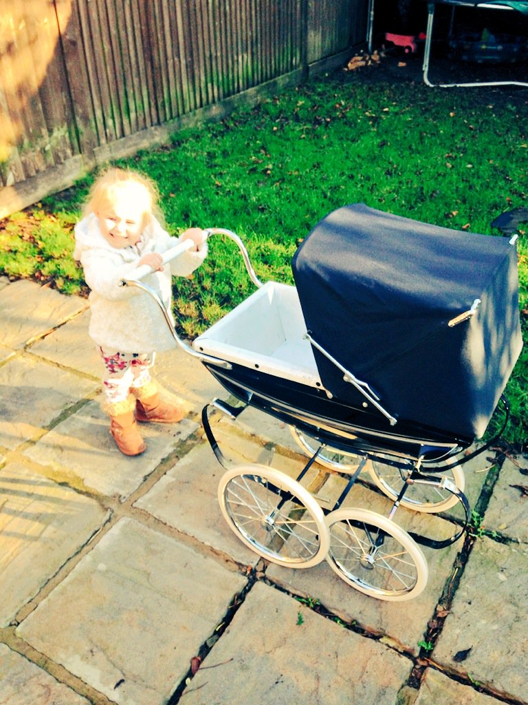 dazza_broom's tweet photo. @Phillipa0105 @JoolsyWells @kevinshaw_shaw @AidanBBroome #BitOld isn't it Dad https://t.co/MHpMMZUSS7