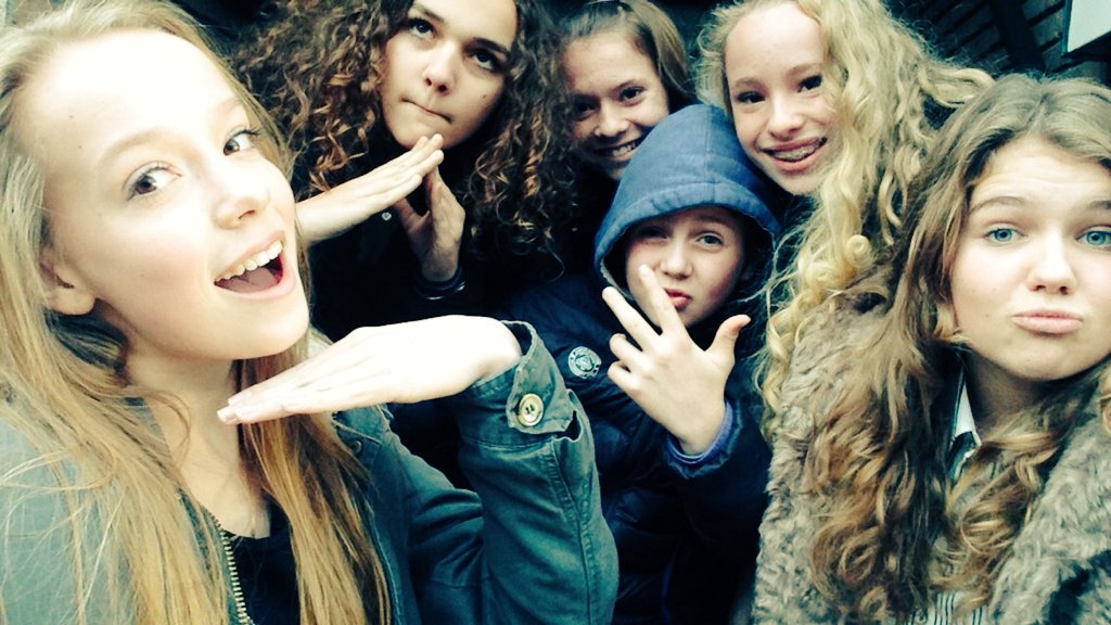 juliusdevriend's tweet photo. “@_RosanneW_: Was weer gezellig!!❤❤ @VennavdB @juliusdevriend https://t.co/Fa09HOvLTN” YEAH!!!