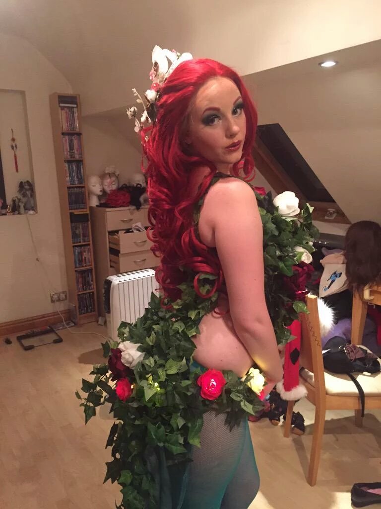andyw1300's tweet photo. @WillowCosplay #fantastic #conqueen #bhamconuk #selfmade #Talented https://t.co/BDIs2Jia14