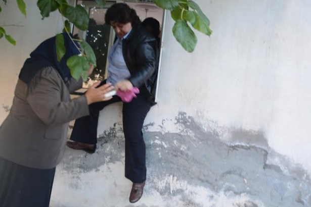 solhaberportali's tweet photo. Nusaybin girişinde HDP'lilere polis müdahalesi
https://t.co/vEPUnIv7wc https://t.co/SzLBNZM5cI