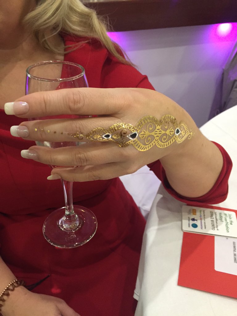 DeborahsBeauty1's tweet photo. #tattoojewellery #ladieslunch #barebaroque #fashionshow #princessangelstar #goldandblack #metalic #mendi #henna https://t.co/pXi9yhye03