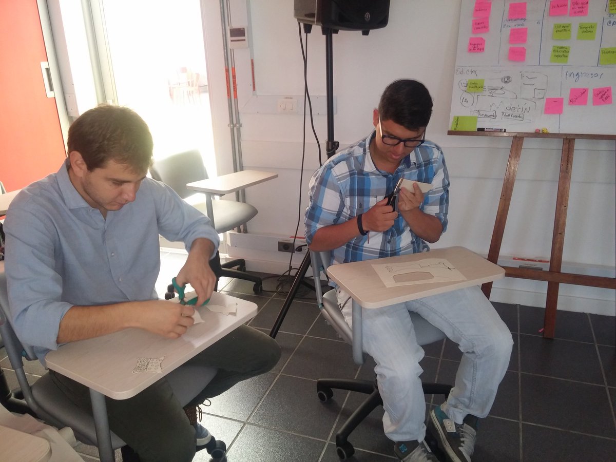 jcamilorv's tweet photo. Carrera contrarreloj en nuestro #SH4P para el prototipado. https://t.co/kX0Wbzjc54