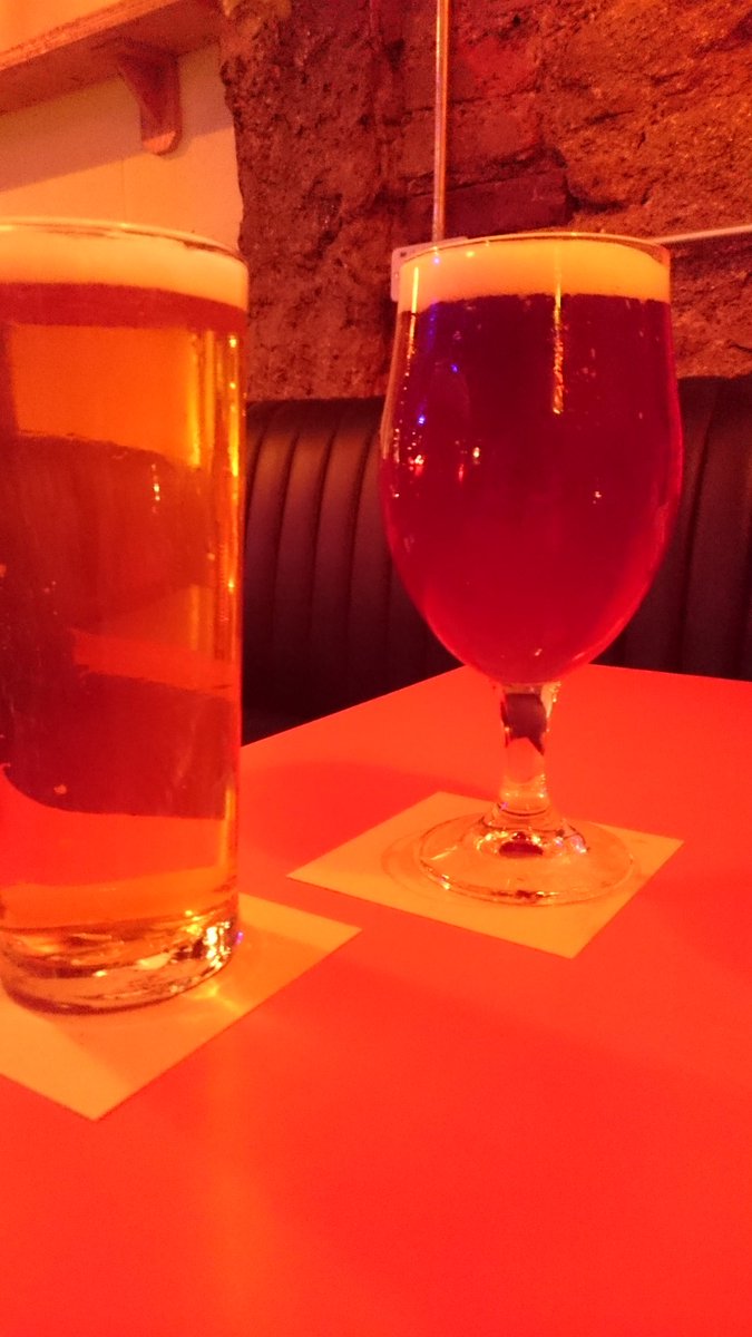 irishbeersnob's tweet photo. 1st Course @BoxBurgerBray @OBrotherBrewing Chancer @WWolfBrewery American Amber. #cheekypints https://t.co/fgfqbAhd3M