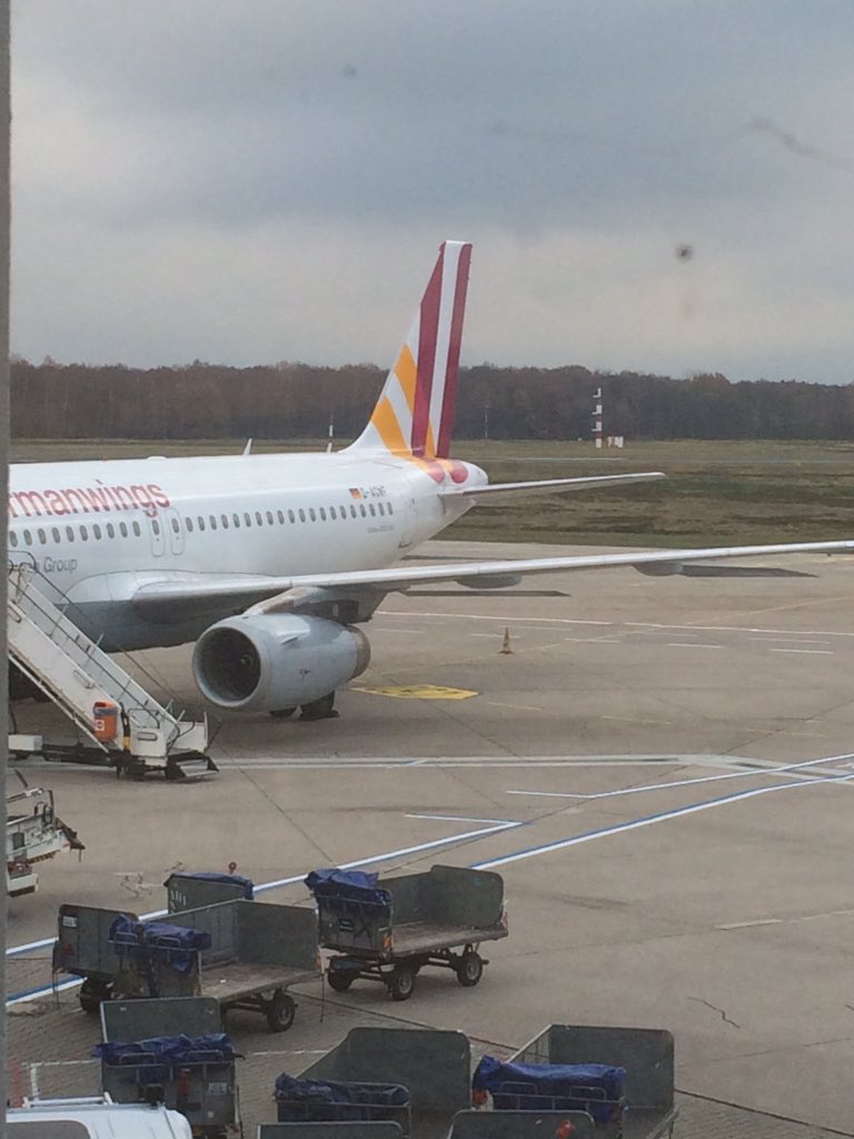 TDWI_EU's tweet photo. Auf geht's! Das zweite #DWZurich15 Team macht sich auf den Weg in die Schweiz. #TDWI #BI https://t.co/iGR1YXlF8a