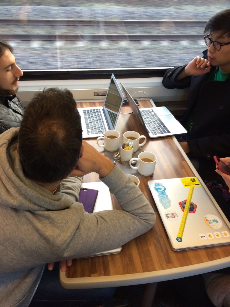 hackpartners's tweet image. Pitches coming together #GWRHackTrain now travelling @Virgin_TrainsEC #HackTheRails @GWRUK
