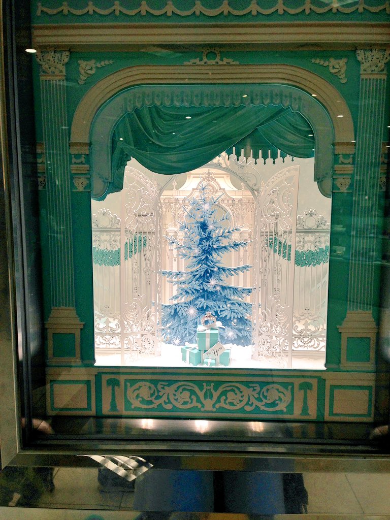 立川なび בטוויטר 毎年素敵な伊勢丹立川店ティファニーさんの クリスマスバージョンのウインドウ ぜひ足を止めて眺めてみて下さい T Co Dzhdkhpf3w