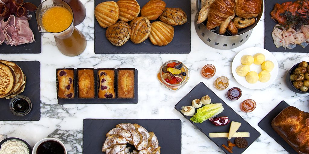 GdeLHERMITE's tweet photo. Un bon brunch et tous dehors dans Paris aujourd'hui pour respirer la Liberté #parisestunefete #JeSuisParis https://t.co/Nw0gMq8MZ3