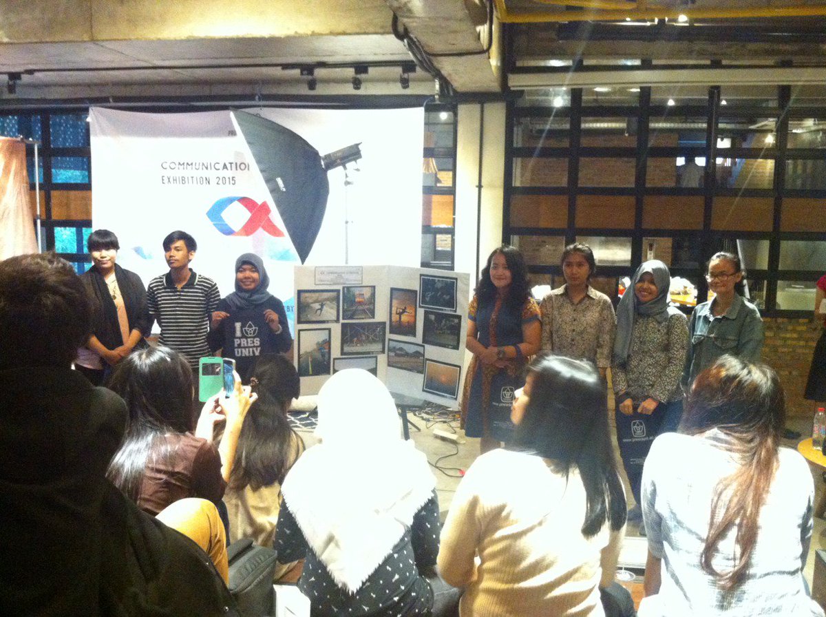 CommExhi2015's tweet photo. [LIVE REPORT] Pengumuman Lomba Fotografi #COMMEX2015 #Omniscient penasaran siapa aja juara 1,2,3? https://t.co/yqxB2BgMDj