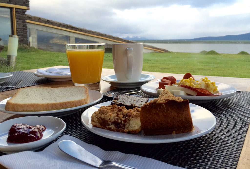 FotoEscapada's tweet photo. Buenos días! Hoy toca desayunar temprano para ir a ver glaciares con @patagoniaplanet 😃 #EscapadaAustral https://t.co/J7FYwEbj8T
