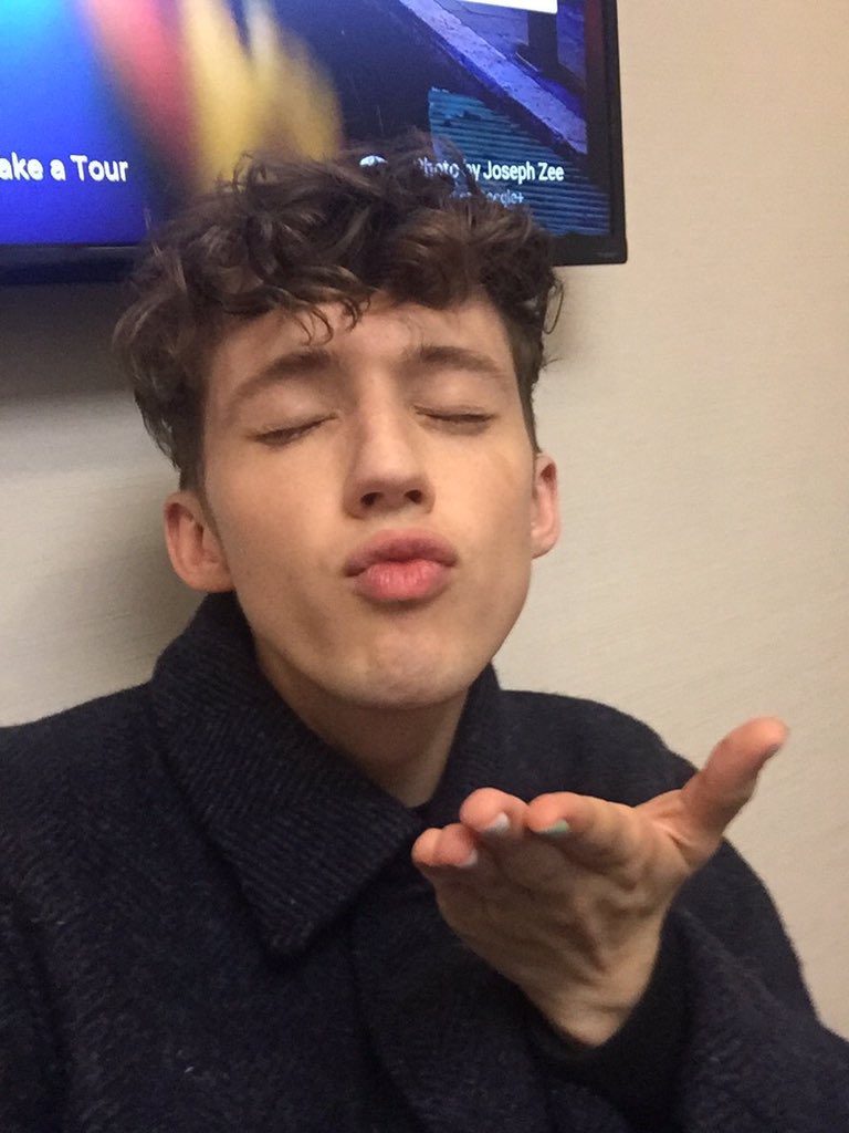 rgionaltruce's tweet photo. RT to vote  for troye. 💫💙
We all know he gives us all the feels #TroyeFeels https://t.co/vfaSOci6Hm