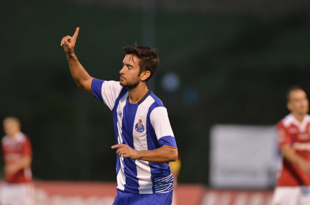 FCPorto_Fr's tweet photo. .@Albertobueno15 : "Nous voulons remporter cette compétition !" #SCAFCP #FCPorto #SomosPorto https://t.co/N0DDFarQlK