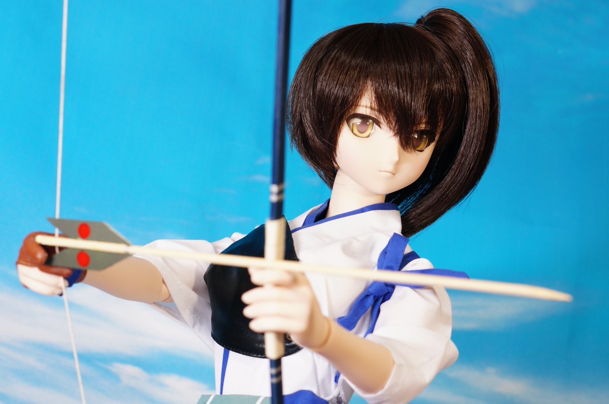シンゴ Twitter પર 我が艦隊にも加賀ドールが竣工しました 衣装は業者製 弓はイベントで入手したもので 仕上がりは本格的です ヘッドは自分の理想的な加賀さんを目指す為にセイバーを使用 予想以上に出来上がって 非常に満足です 艦これ 艦これドール
