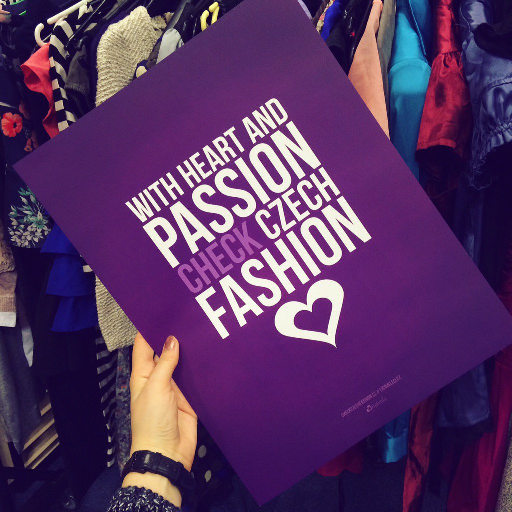 Dnes vyprodáváme šatník na #VanocePatriDetem v #Olomouc! Veškerý výtěžek věnujeme #detskaOnkologie. Doražte! ;)