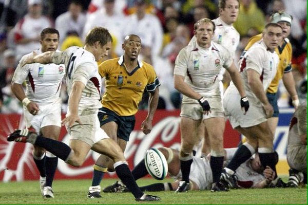 ODDSbible's tweet photo. 12 years ago today, Jonny Wilkinson did this... https://t.co/oJARdCJY2d