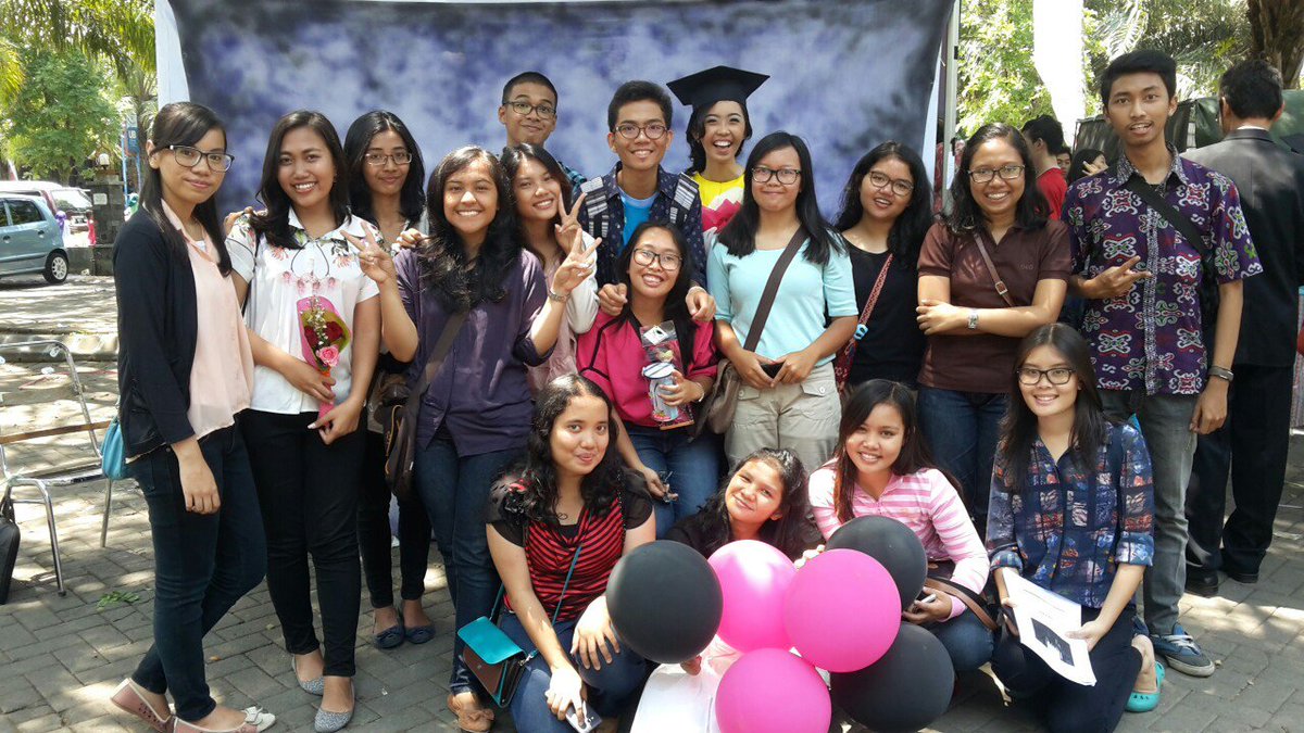 PMK_Efrata's tweet photo. Ini foto-foto kita sama kakak2 tadi.. yeayy.. soon pada ikutan semua yaa.. kita rame-rame menyambuat kakak2 kita 😘 https://t.co/8lHM6zJxoZ