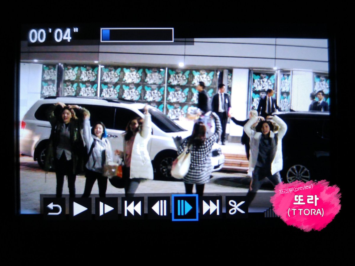 [PIC][21/22-11-2015]Hình ảnh mới nhất từ "GIRLS' GENERATION 4th TOUR – Phantasia – in SEOUL" của SNSD  - Page 8 CUaTAU_UkAAFonE