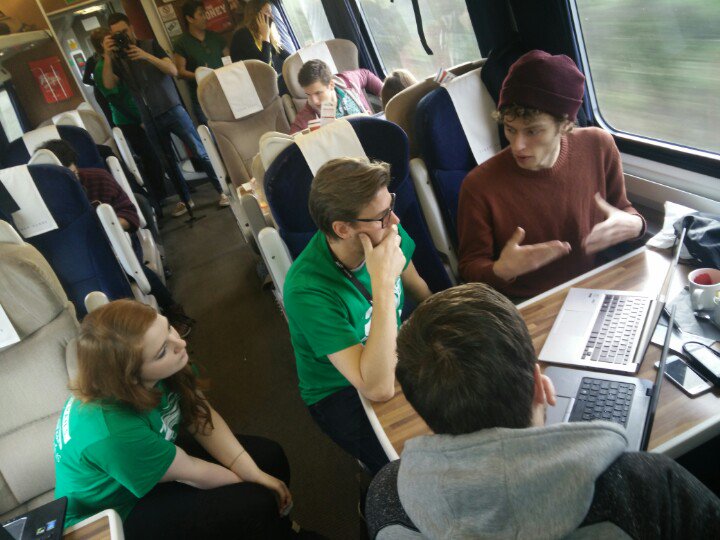 AdamJFreeman's tweet image. @jeremyfoot living the #HackTheRails dream on the #GWRHackTrain . Go team #HS2