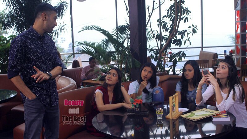 BeautyBest_MDP's tweet photo. Spotted!! DIDI RIYADI bareng Ira cs!! #BeautyandtheBest @andsur @akinanism @syifaasavr @agatha12valerie @MD_Pictures https://t.co/mOWiaxJsKv