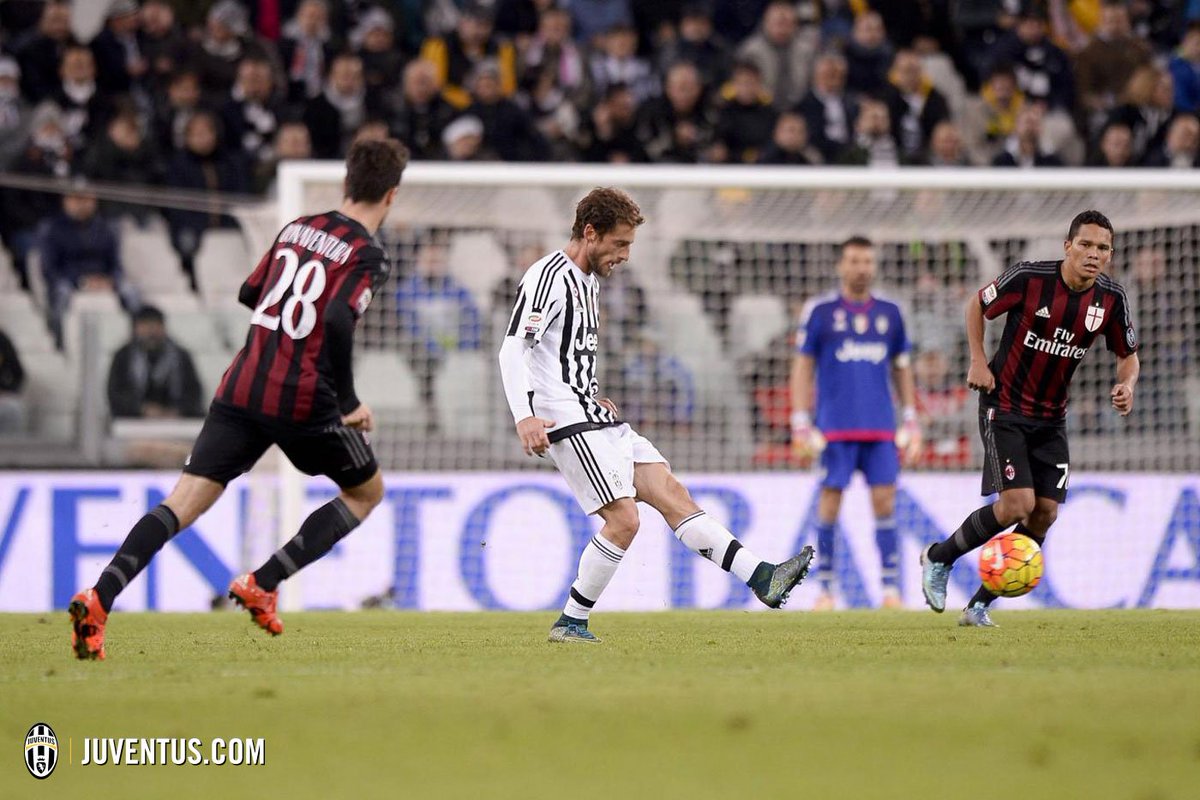 juventusfcen's tweet photo. 72 - Passes played by @ClaMarchisio8, with a 91.7 per cent success rate. #JuveMilan https://t.co/wqIUtltc6W