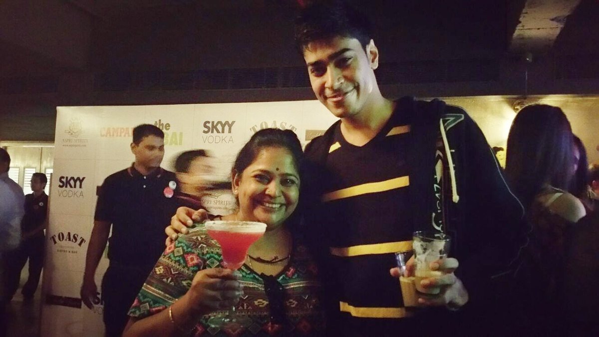 AllAboutPalate's tweet photo. "High on Chai" with fellow food blogger, @geetusri at #IFBAAfterParty @foodbloggerai https://t.co/4mKuzcK6bx