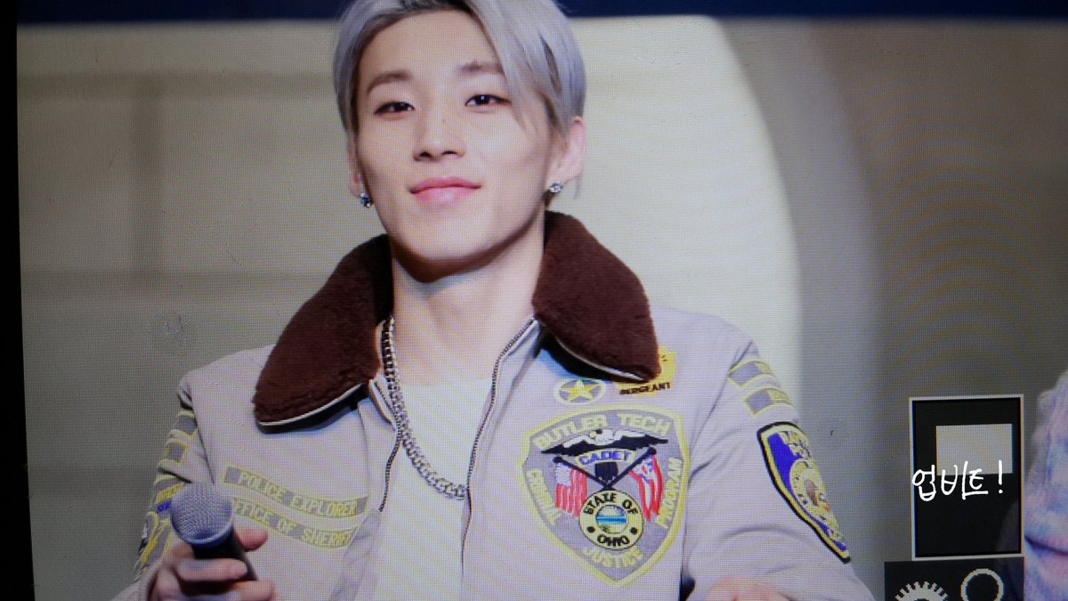 upbeat_950206's tweet photo. 20151122 잠실 팬사인회 #BAP #종업
@BAP_Jongup 으으앙 넘 이뽀♡♡ https://t.co/gNG4iw4MvD