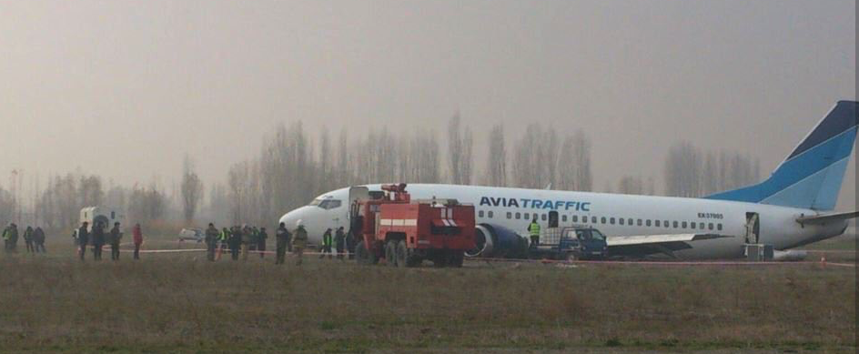 airlivenet's tweet image. EMERGENCY Avia Traffic Boeing 737-300 made a runway excursion in Osh, Kyrgyzstan ift.tt/1lccVxz