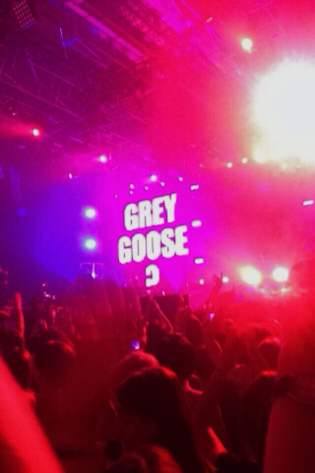 Ti va un'altra Grey Goose? 
#PiuCheLogicoTour2015 #teamGG 💘