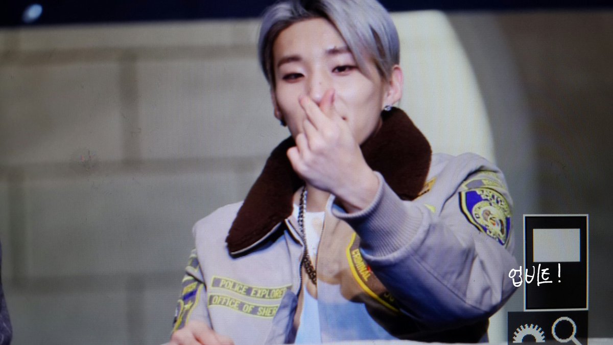 upbeat_950206's tweet photo. 20151122 잠실 팬사인회 #BAP #종업
@BAP_Jongup 하트 먹어라~💕👌 https://t.co/LWbC6Arp0J