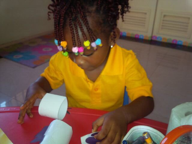 ttenugu's tweet photo. Somkay a red robin making a bunny @FabulosGloria https://t.co/ym155kSfLT