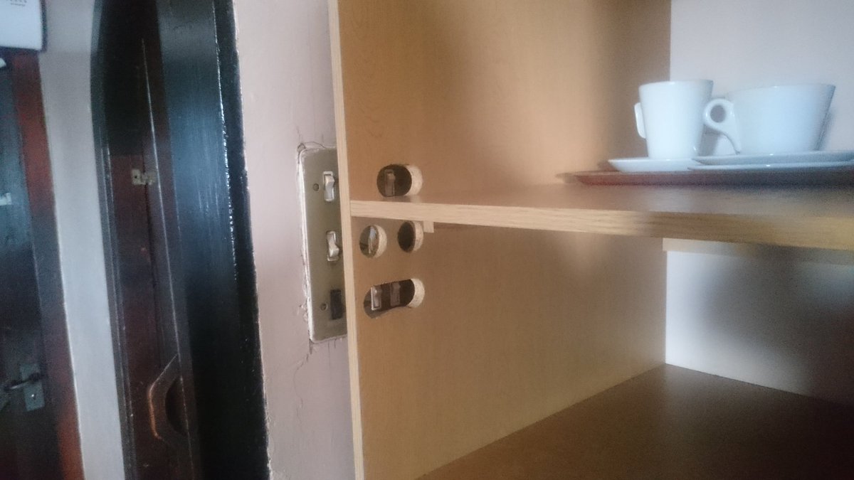 bluekingdan's tweet photo. @wildaudiovisual found some nice "custom install" in a cafe in Wales. https://t.co/C9neWZNFHm