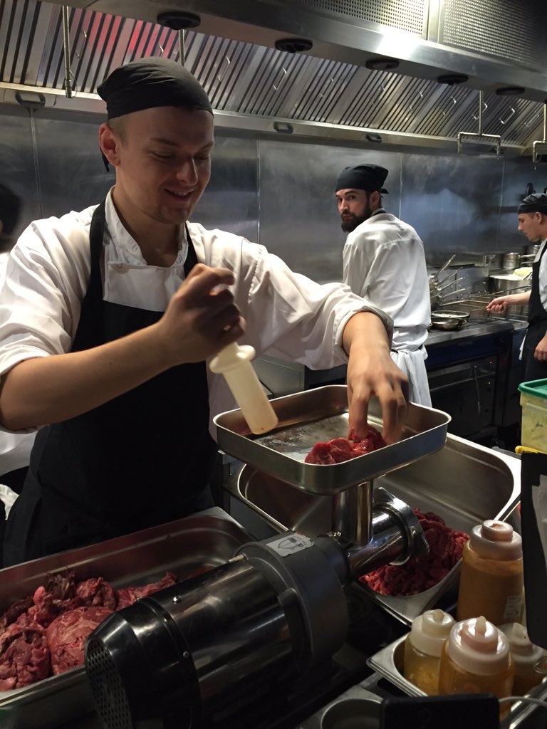 adamrolfe78's tweet photo. Prime steak cuts minced in house for our amazing CAU burgers @CAUrestaurants @CAUHenley #burger https://t.co/hZm1mihQFo